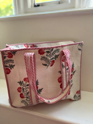 Quilted tote bag with zip