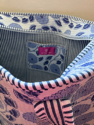 Quilted tote bag with zip