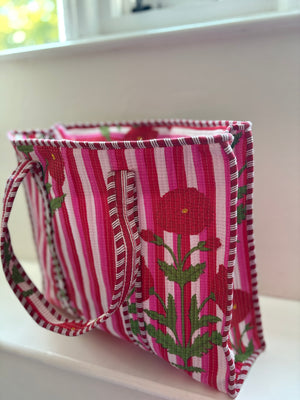 Quilted tote bag with zip