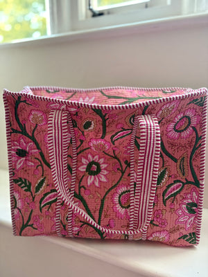 Quilted tote bag with zip