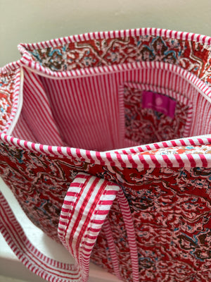 Quilted tote bag with zip