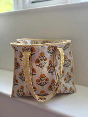 Quilted tote bag with zip