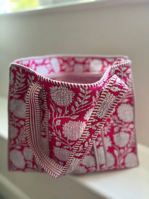 Quilted tote bag with zip